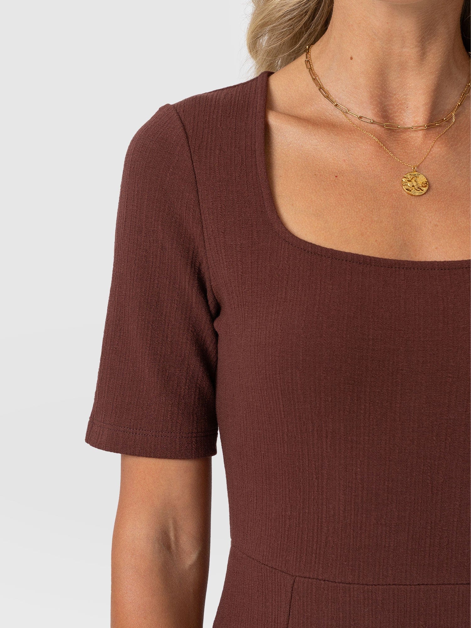 Akia Short Sleeve Dress - Maroon Textured - Image 5