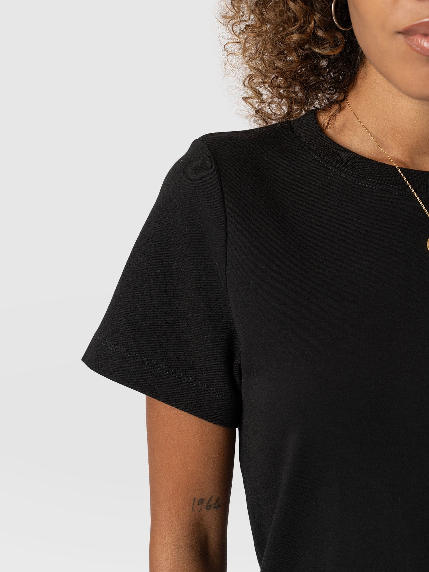 Chelsea Crew Neck Tee - Black - Image 4