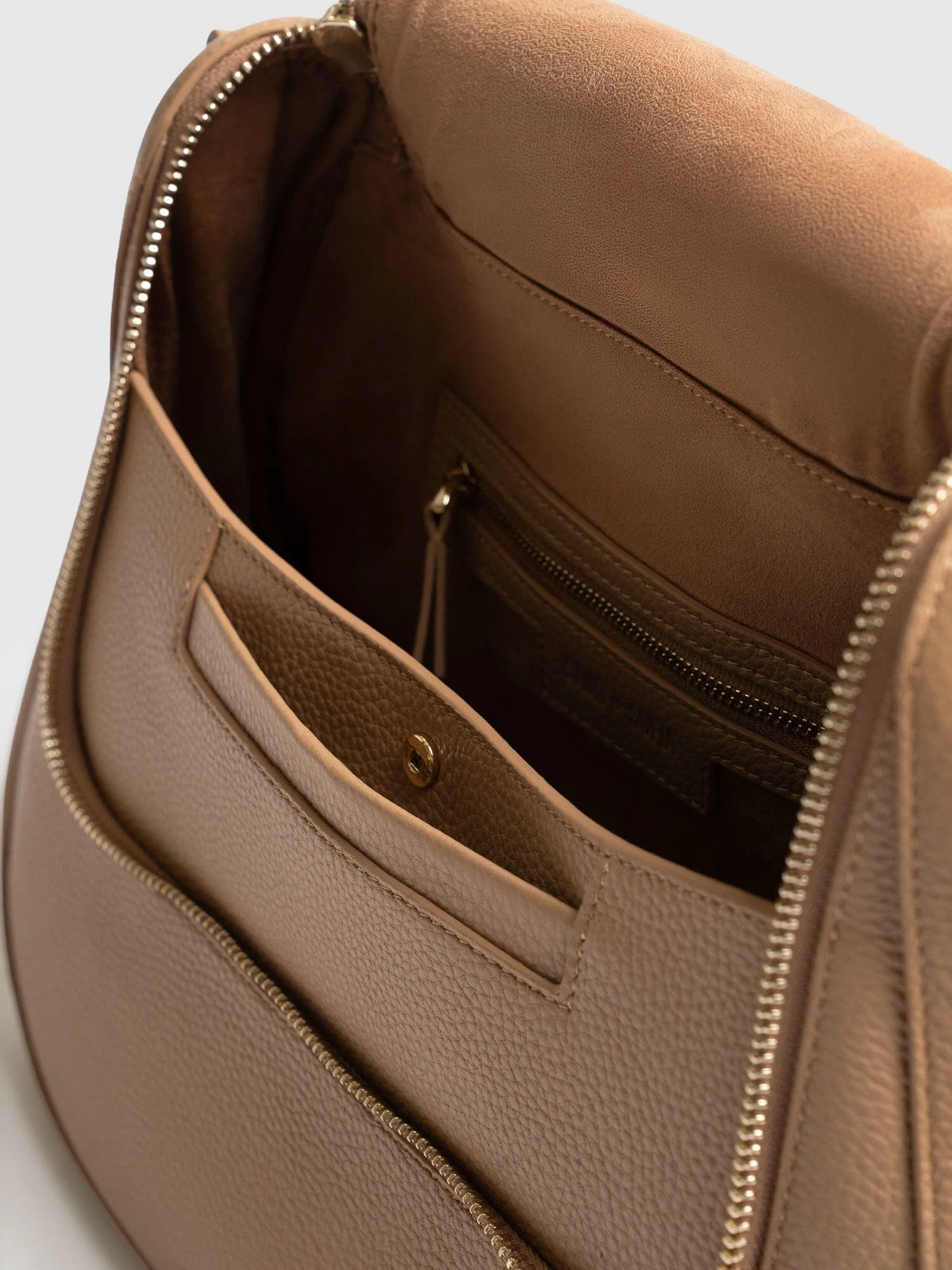 Marlowe Messenger Bag - Caramel - Image 4