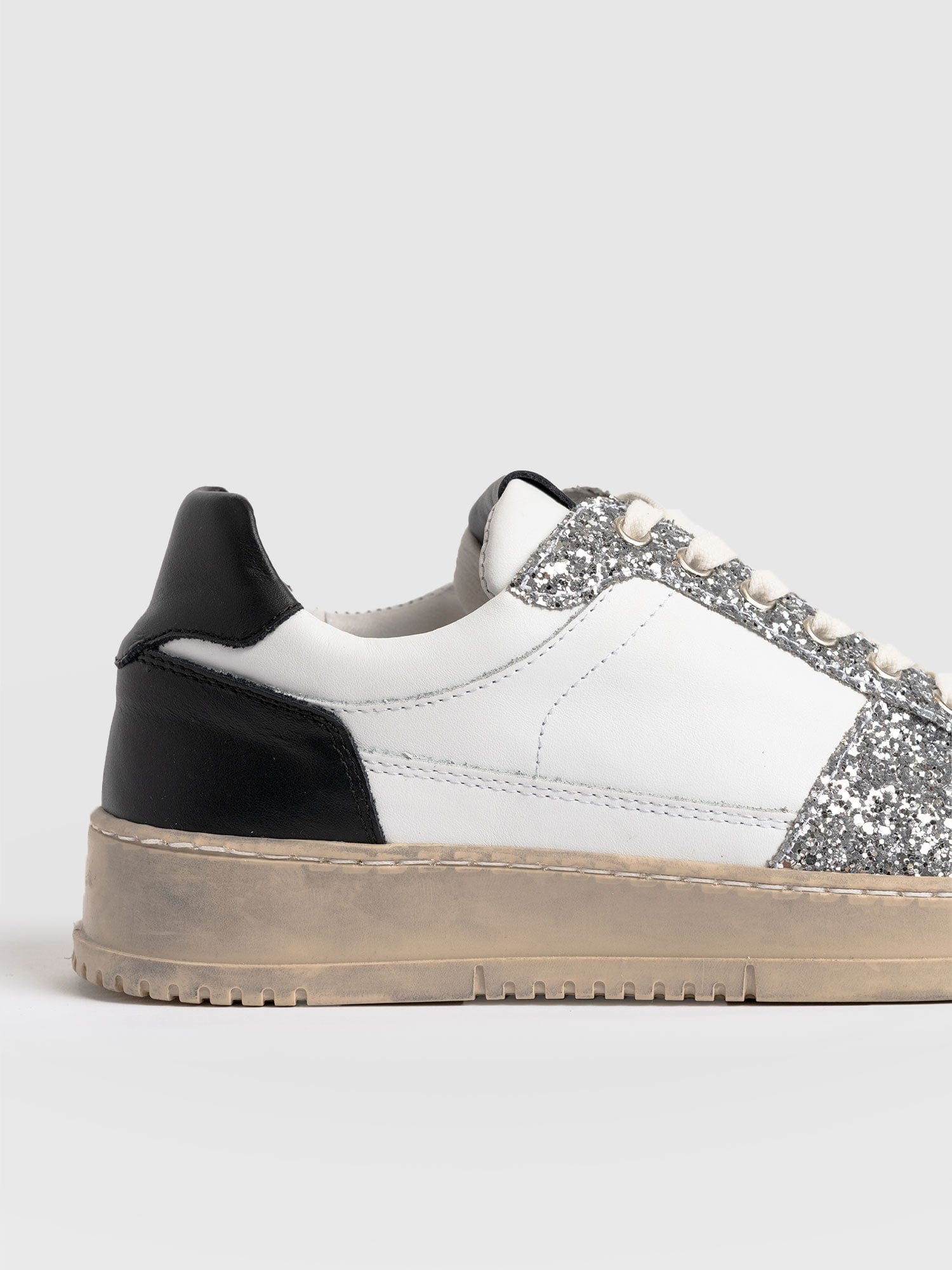 Onyx Trainer - White/Black - Image 4