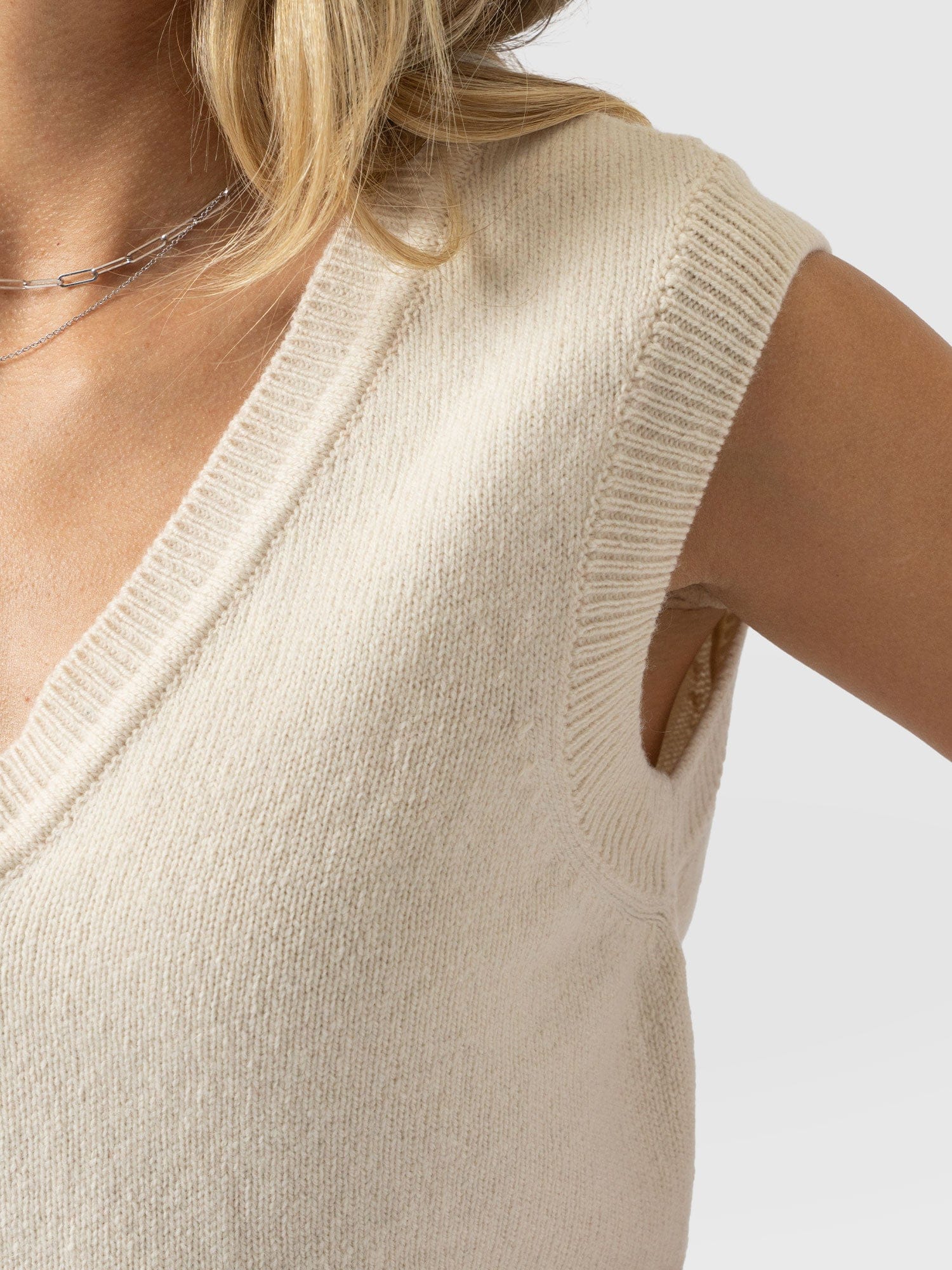 Oxford Cashmere V Neck Sleeveless Knit - Cream - Image 4
