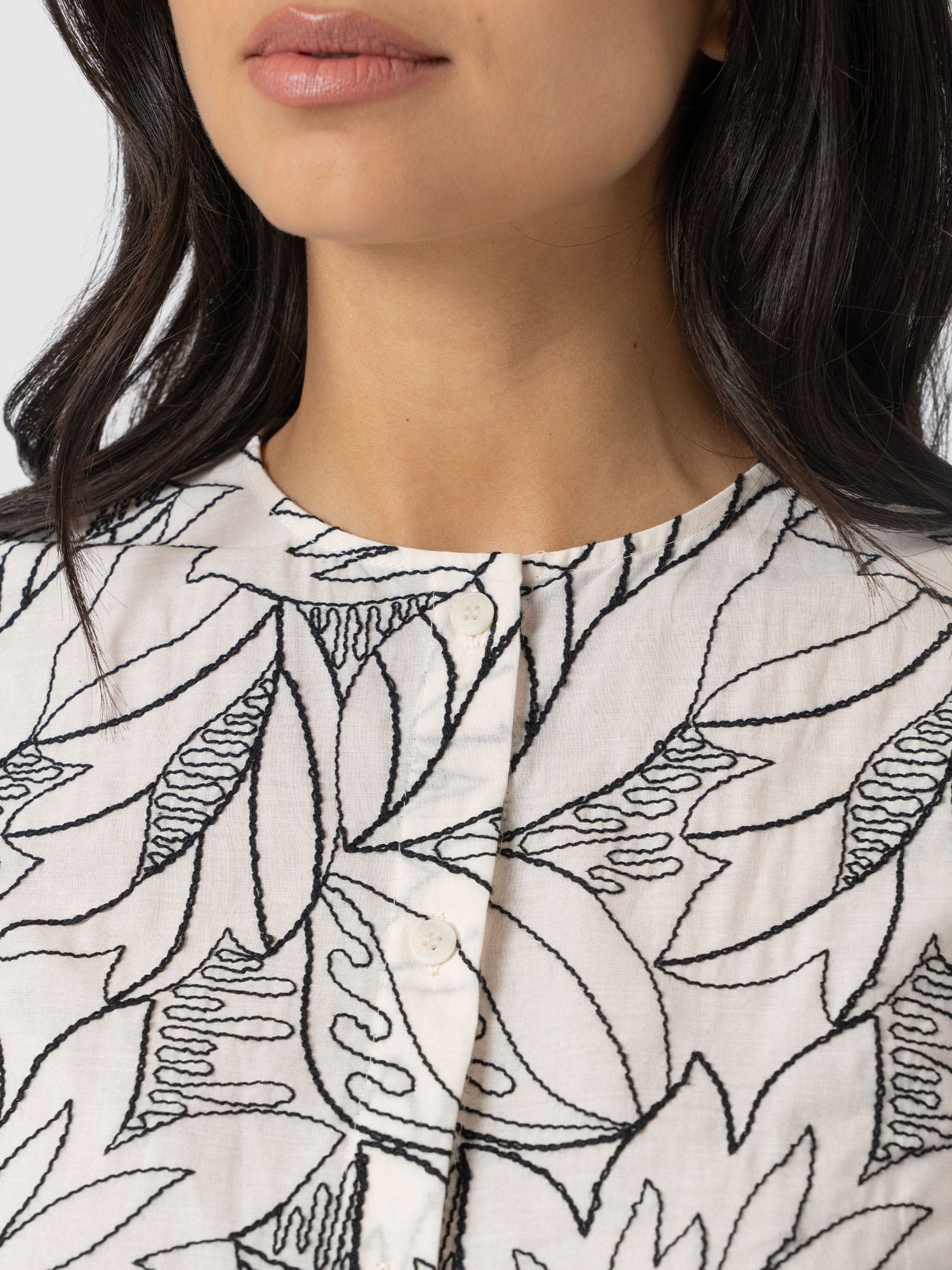 Tabitha Short Sleeve Blouse - Cream Embroidered - Image 4