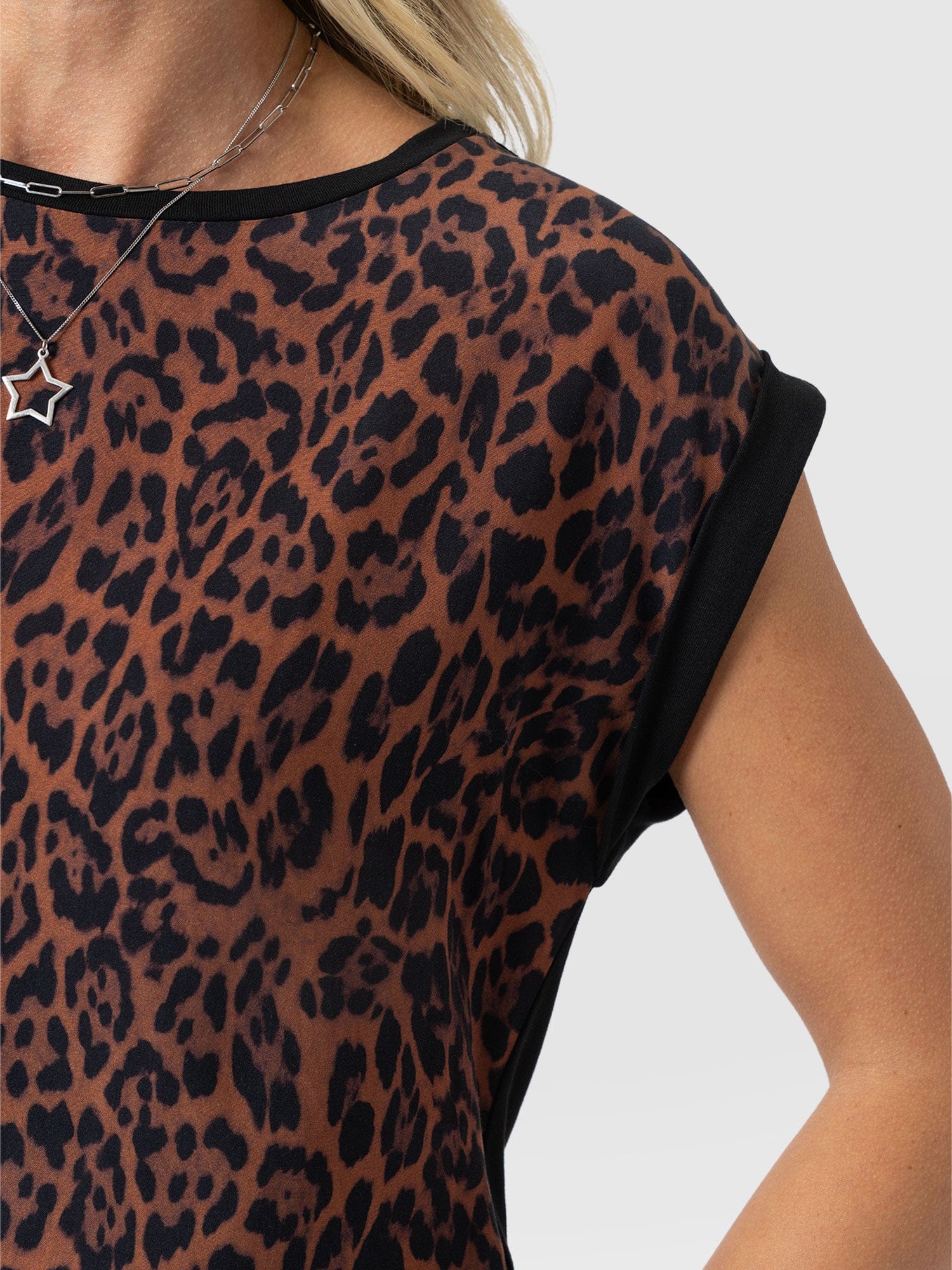 Turn Up Contrast Tee - Brown Leopard - Image 5
