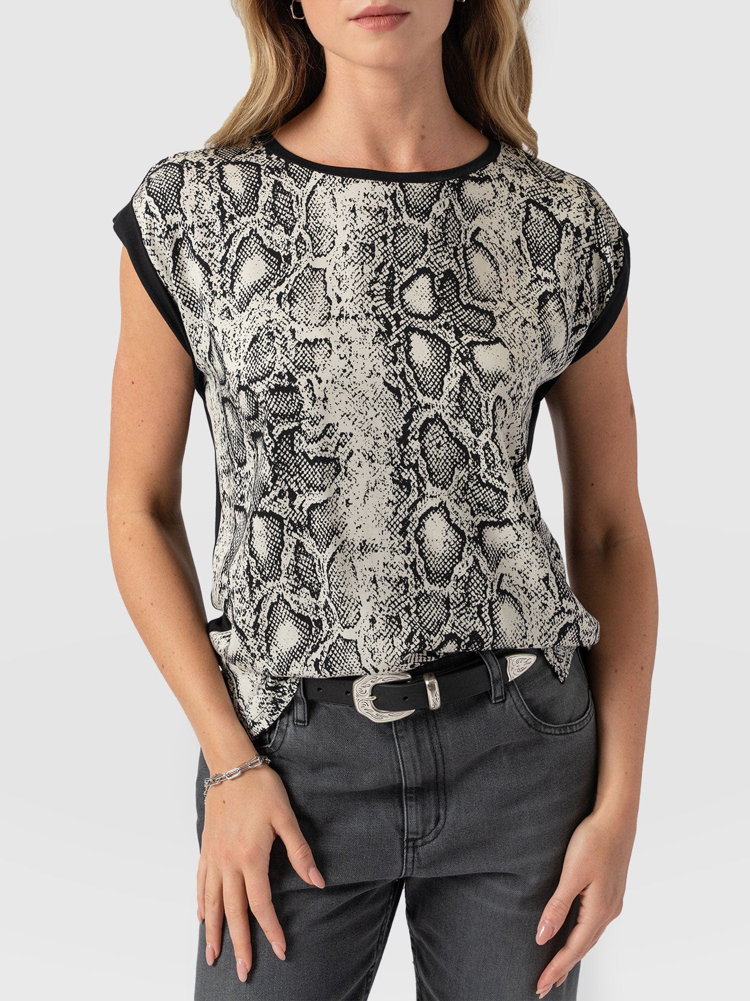 Turn Up Contrast Tee - Cream Snake - Image 3